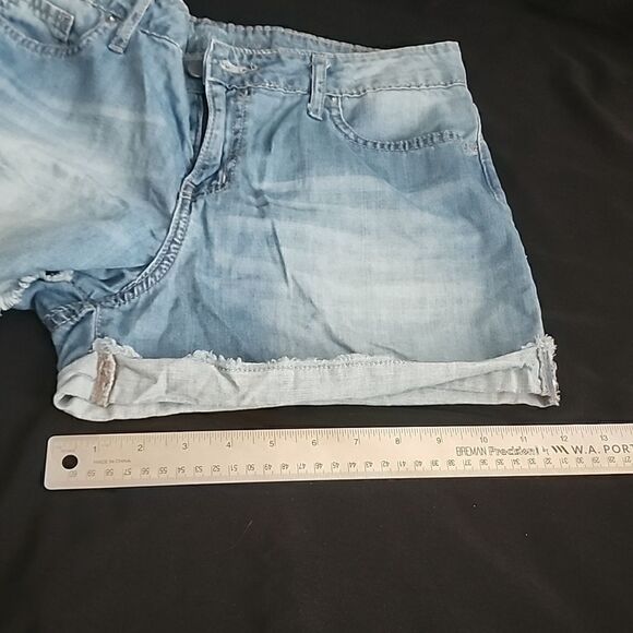 CALVIN KLEIN JEANS Raw Hem Denim 5 Pocket Shorts - Picture 9 of 12